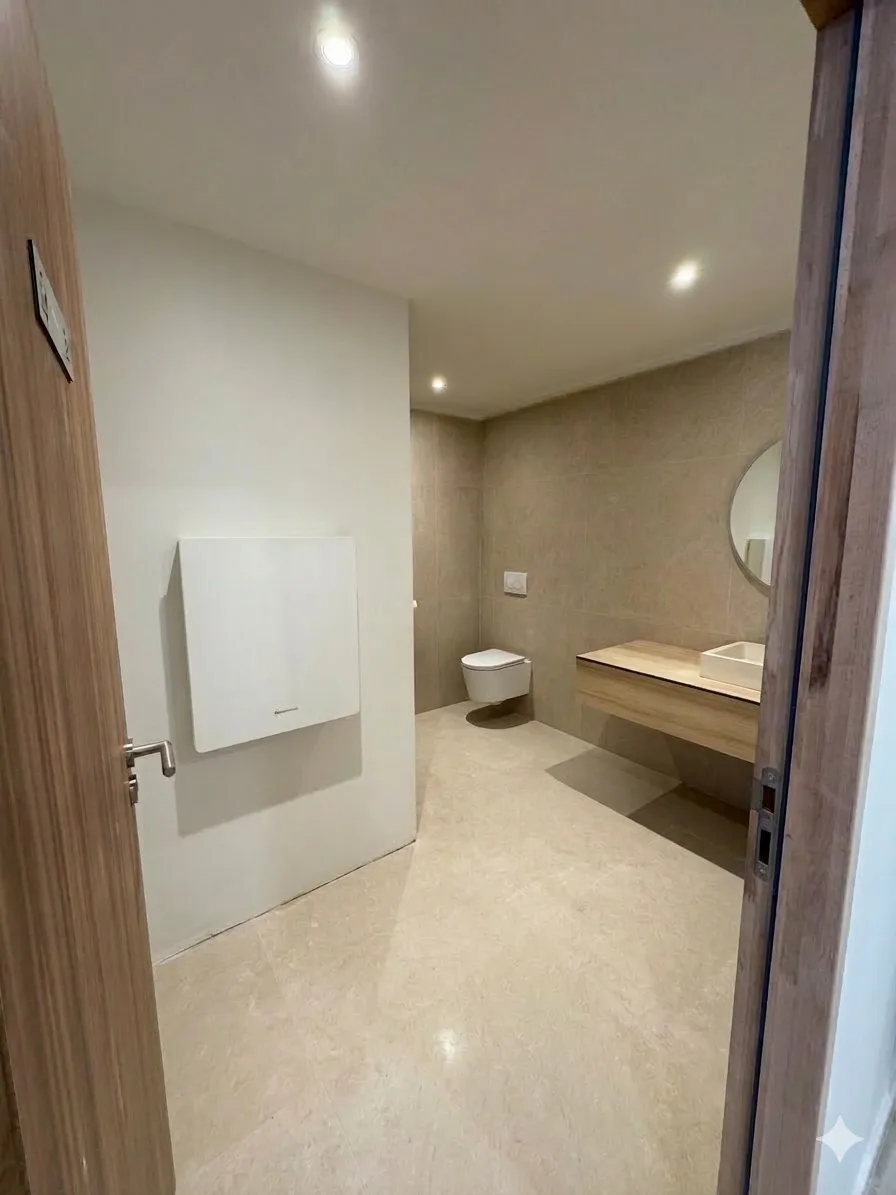 Salle de restaurant renovee mise aux normes ERP Trets